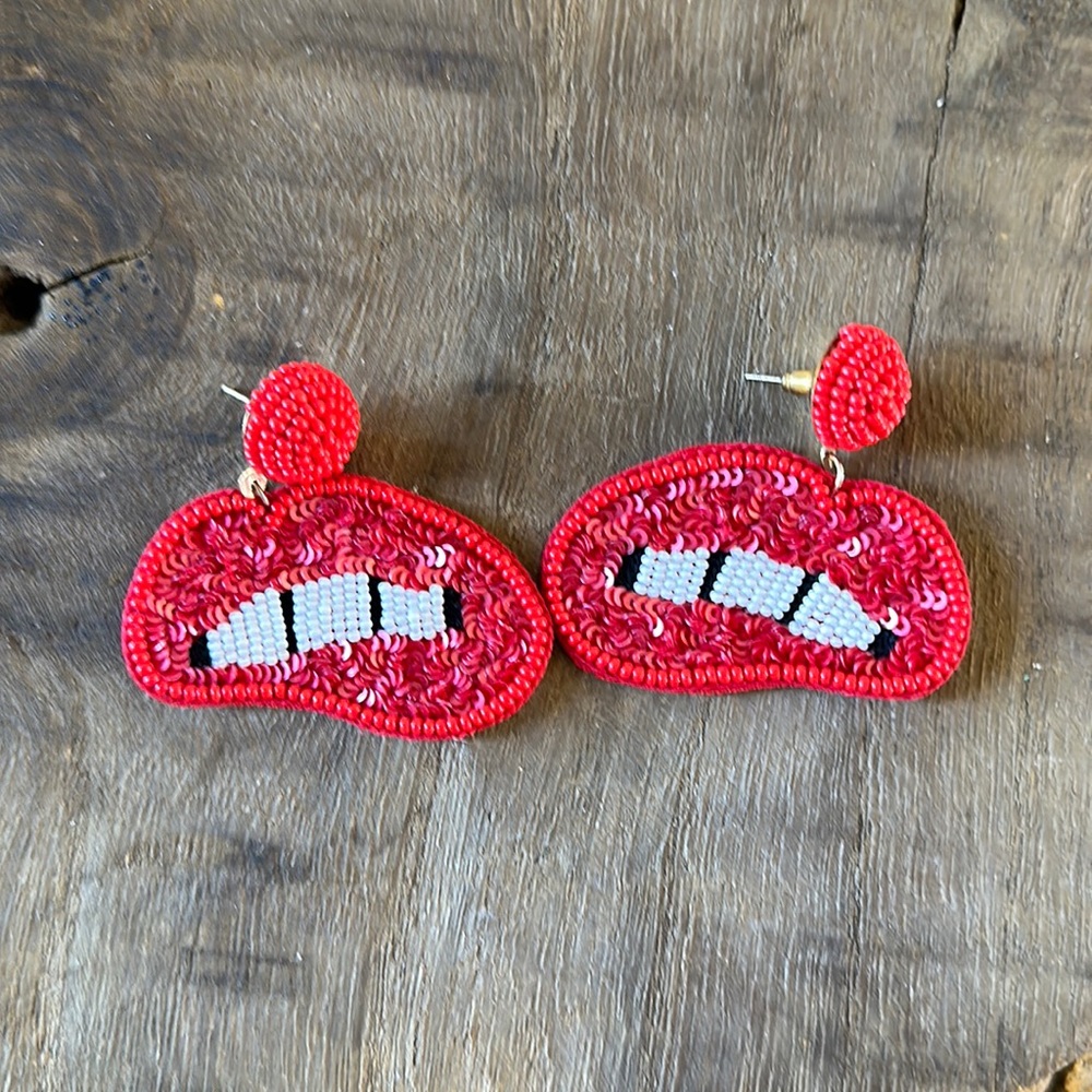 Big mouth red/white earrings